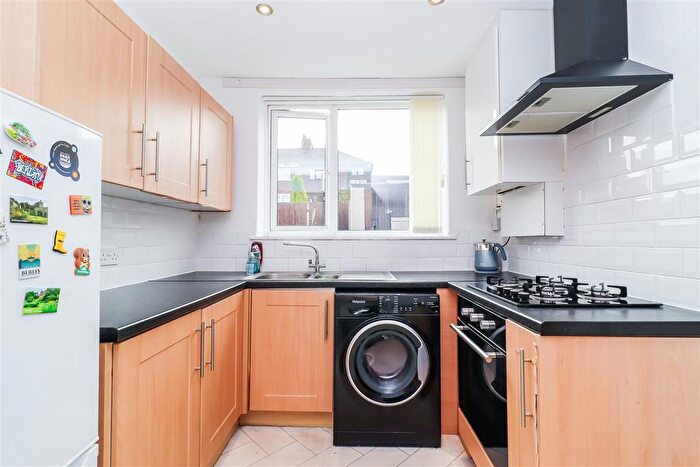 3 Bedroom Semi-Detached House For Sale In Westbourne Crescent, Pontefract, WF8