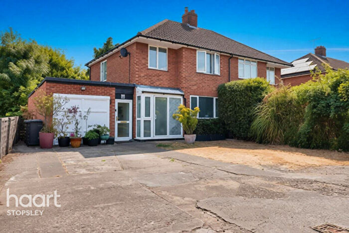 4 Bedroom Semi-Detached House For Sale In Putteridge Road, Luton, LU2