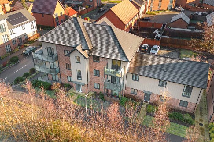 1 Bedroom Apartment For Sale In Hawthorn Drive, Crowthorne, Berkshire, RG45