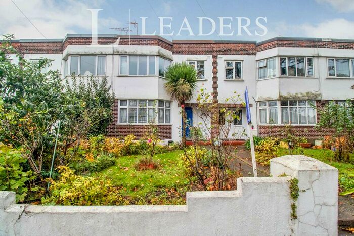 2 Bedroom Flat To Rent In Rochford Road, Southend, SS2