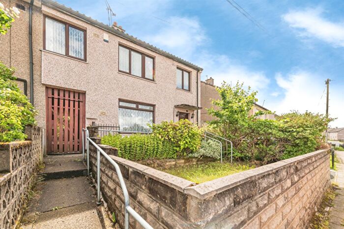 4 Bedroom End Of Terrace House For Sale In Kesteven Road, Bradford, BD4