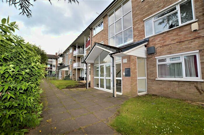 2 Bedroom Flat To Rent In Grove Crescent, Croxley Green, Rickmansworth, WD3