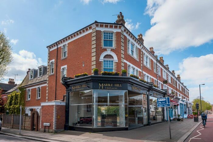 3 Bedroom Flat To Rent In Richmond Road, Twickenham, TW1