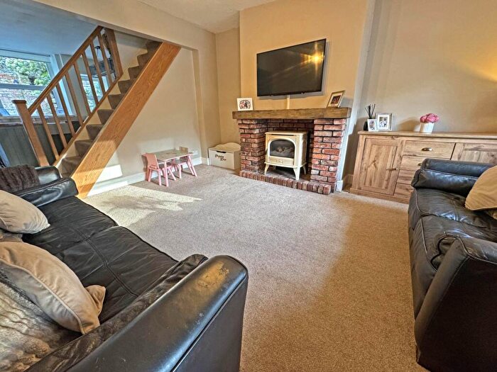 2 Bedroom Cottage For Sale In Buckstones Road, Shaw, Oldham, OL2