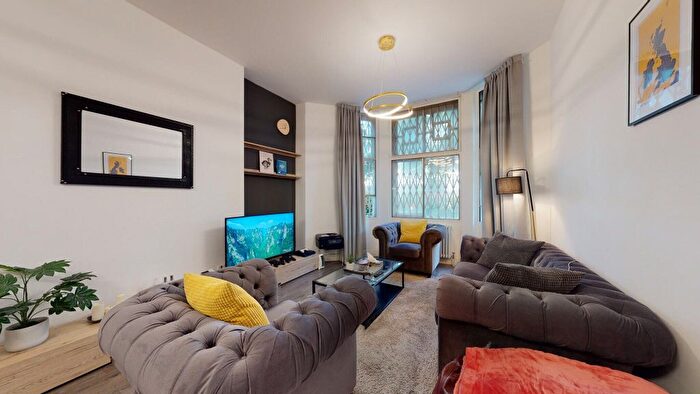 3 Bedroom Flat To Rent In Bickenhall Street, London, W1U