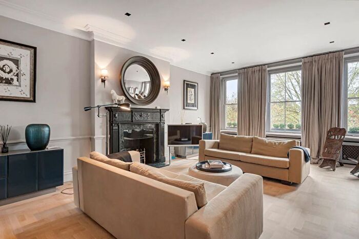 2 Bedroom Flat To Rent In Cadogan Square, London, SW1X