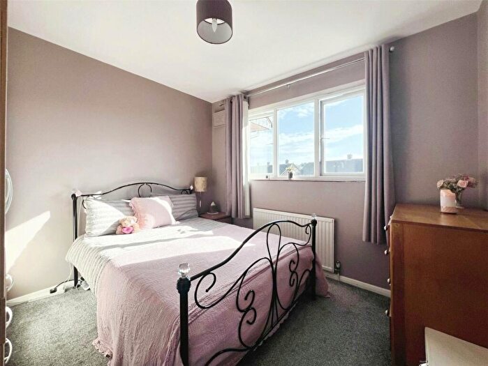 3 Bedroom End Of Terrace House For Sale In Fens Way, Swanley, Kent, BR8