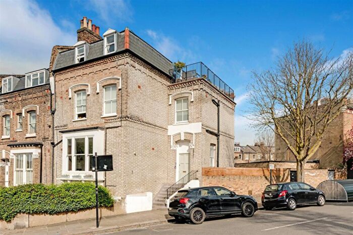 3 Bedroom Flat For Sale In Lady Somerset Road, NW5