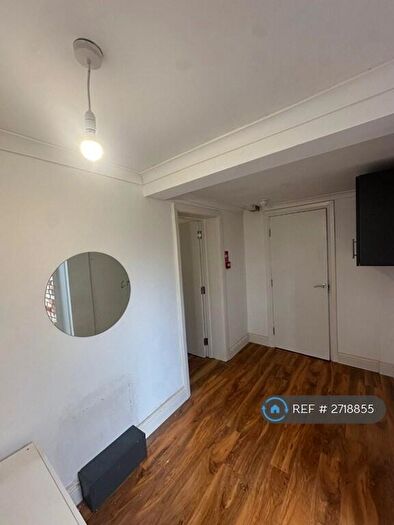 1 Bedroom Flat To Rent In Slades Hill, Enfield, EN2