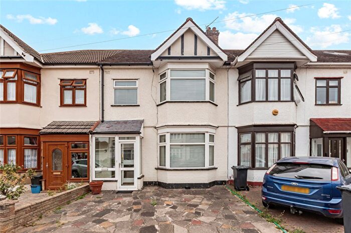 3 Bedroom Terraced House For Sale In Mansted Gardens, Romford, RM6