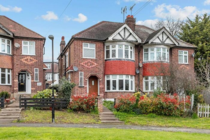 3 Bedroom Flat For Sale In Endlebury Road, London, E4