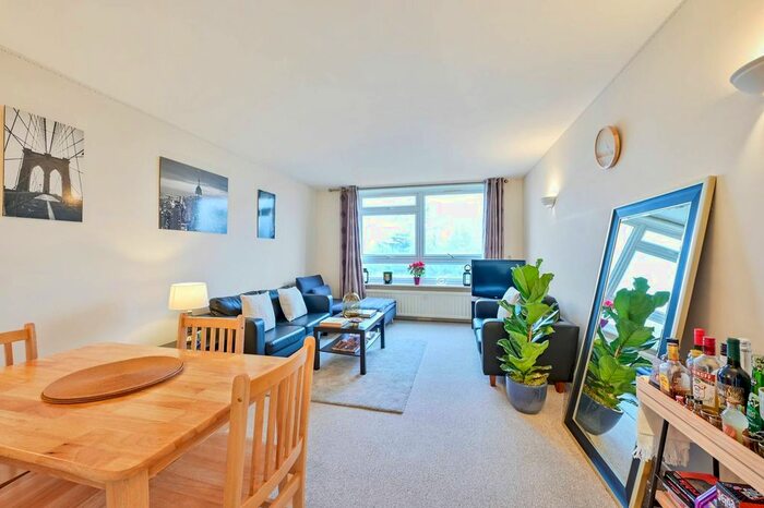 2 Bedroom Flat To Rent In Putney Heath Lane, Putney, London, SW15