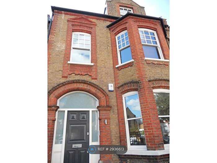 2 Bedroom Flat To Rent In Trent Road, London, SW2