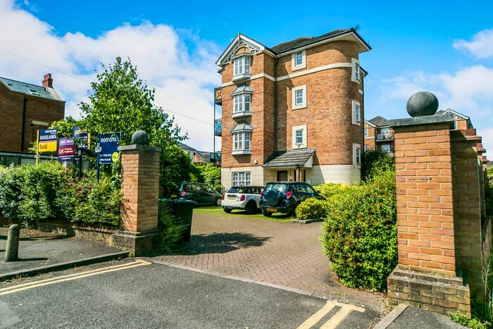 2 Bedroom Flat To Rent In Bishops Court, Reading, RG1