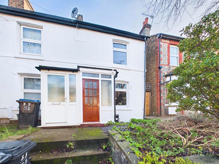 2 Bedroom Semi Detached House For Sale In Chelsham Road, South Croydon, CR2