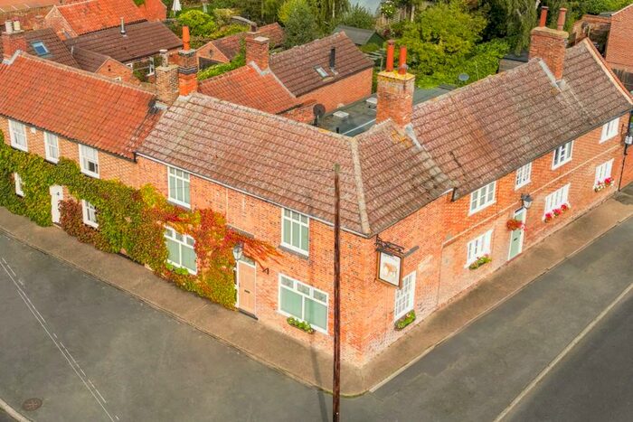 4 Bedroom Cottage For Sale In Sleaford Road, Beckingham, LN5