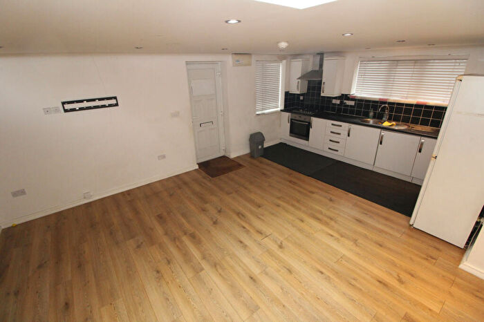 2 Bedroom Detached House To Rent In Pickford Close, Bexleyheath, DA7