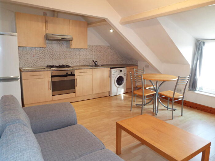 2 Bedroom Flat To Rent In Newport Road, Roath, Cardiff, CF24