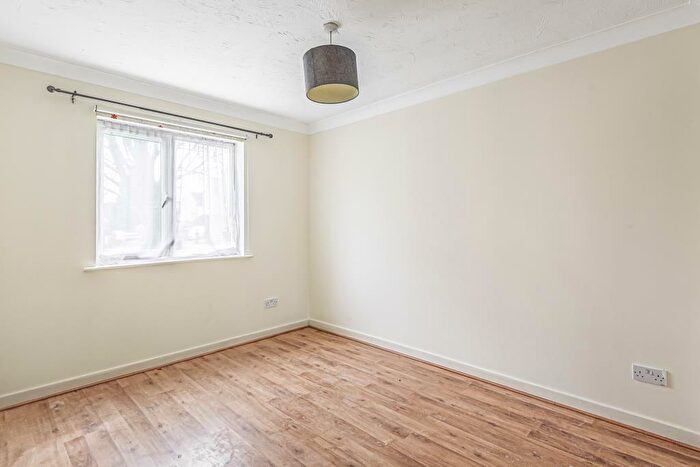 2 Bedroom Apartment To Rent In High Wycombe, Buckinghamshire, HP13