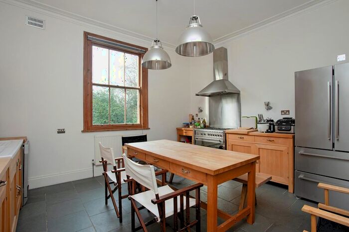 2 Bedroom Flat To Rent In Sandgate, Portsmouth Road, KT10