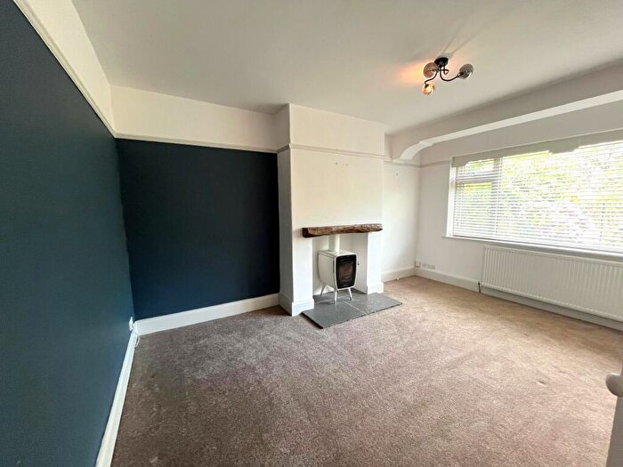 3 Bedroom Semi-Detached House To Rent In Parrs Wood Road, Didsbury, M20