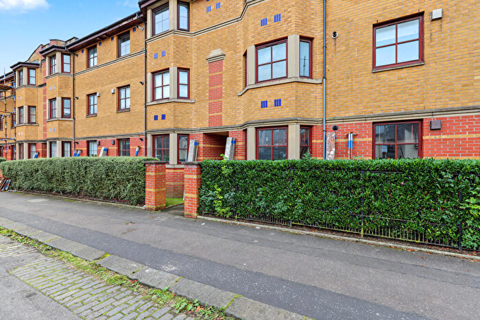 2 Bedroom Flat For Sale In / Malloch Street, North Kelvinside, Glasgow, G20