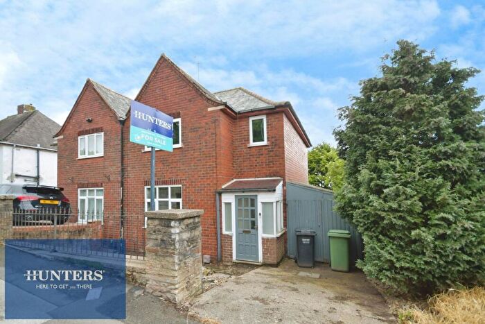 2 Bedroom Semi Detached House For Sale In Handley Road, New Whittington, Chesterfield, S43