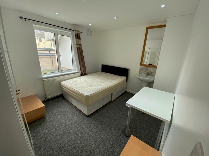 2 Bedroom Flat To Rent In St James Street, Brighton, BN2