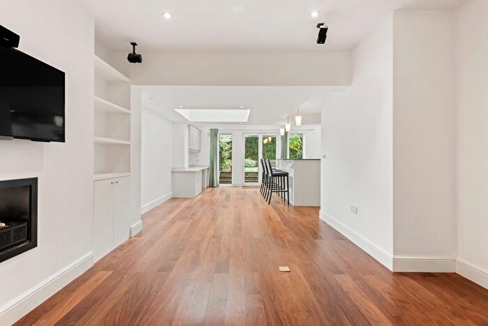 4 Bedroom Property To Rent In Walham Grove, Fulham Broadway, SW6