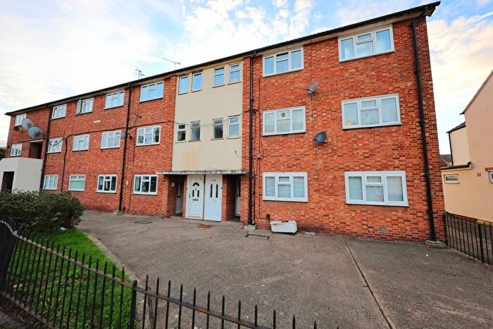 2 Bedroom Maisonette For Sale In Harwood Court, Grays, RM17