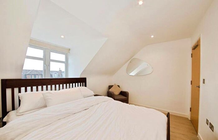 2 Bedroom Flat To Rent In Oakleigh Road North, London, N20
