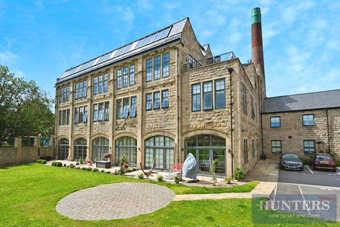 2 Bedroom Apartment For Sale In Dyehouse Walk, Yeadon, Leeds, LS19