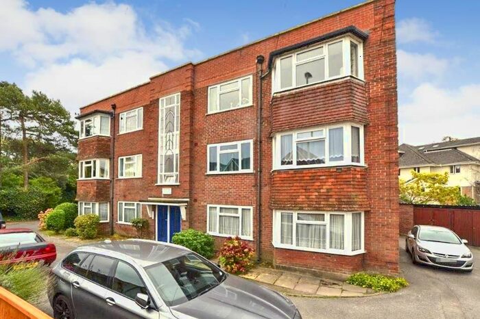 2 Bedroom Flat To Rent In North Road, Parkstone, Poole, BH14