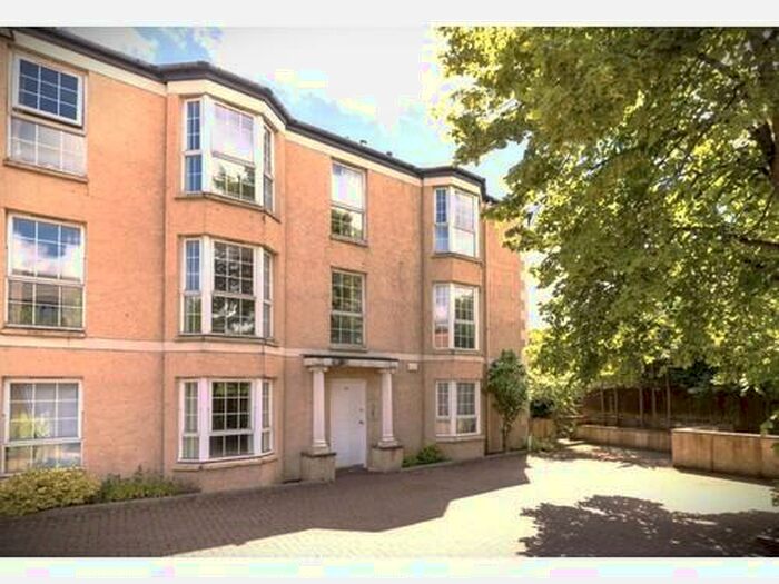 2 Bedroom Flat To Rent In Shandon Crescent, Edinburgh, EH11