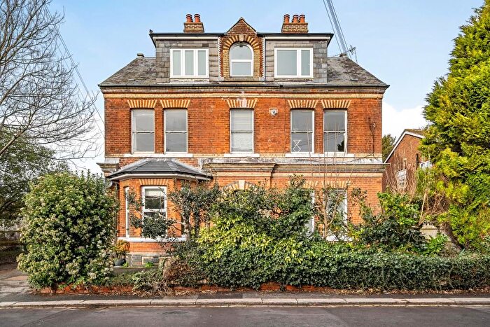 1 Bedroom Flat For Sale In Basingstoke, Hampshire, RG21