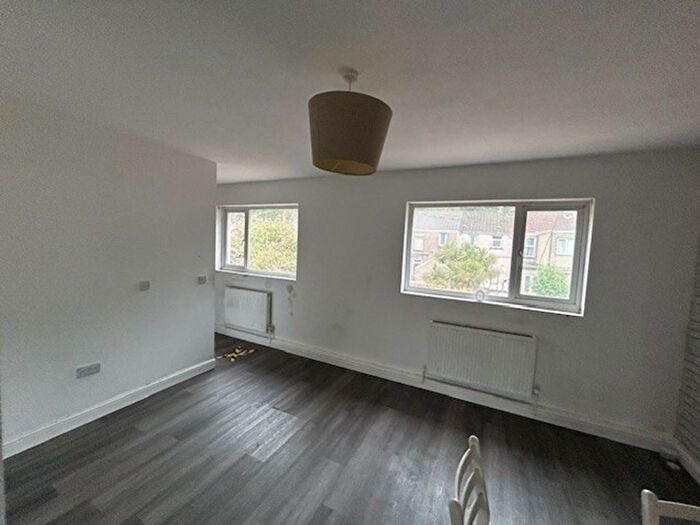 1 Bedroom Flat For Sale In Hunter Street, Neath, SA11