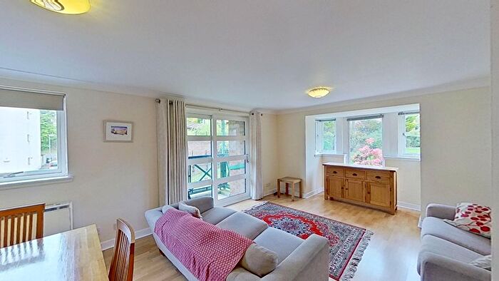 2 Bedroom Flat To Rent In North Werber Park, Edinburgh, EH4