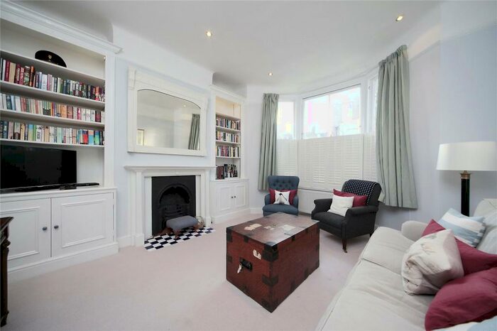 1 Bedroom Flat To Rent In Taybridge Road, Battersea, London, SW11