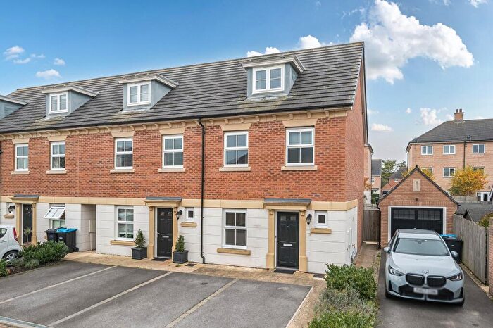 4 Bedroom End Of Terrace House For Sale In Pickering Gardens, Harrogate, HG1