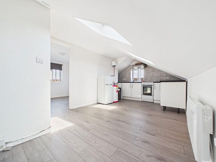 Studio To Rent In Gresham Road, Staines-Upon-Thames, Surrey, TW18