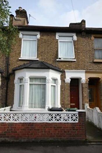 4 Bedroom Detached House To Rent In Adelaide Road, London, E10