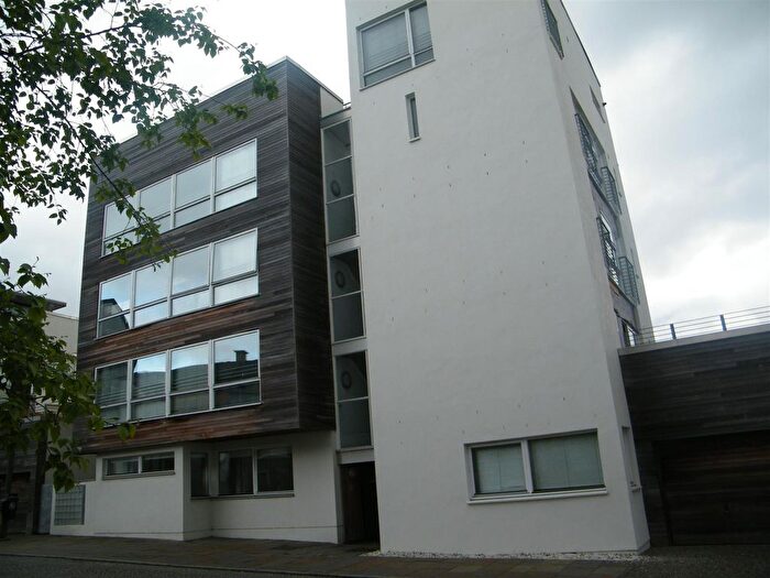 2 Bedroom Flat To Rent In Lanark Street, Glasgow, G1