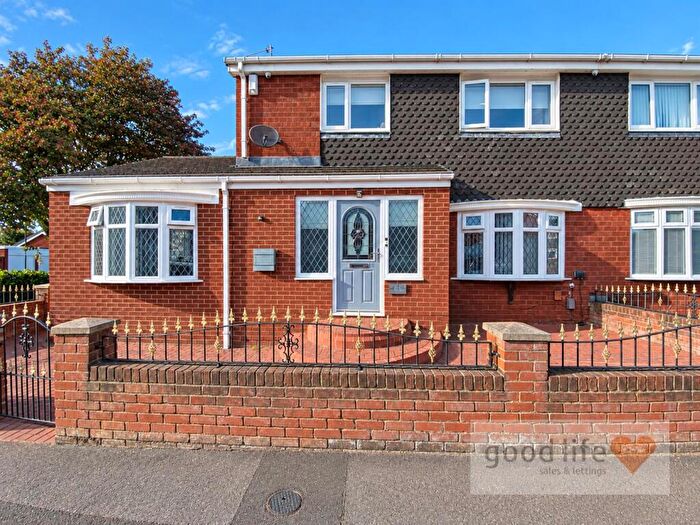 3 Bedroom Semi-Detached House For Sale In Gayhurst Crescent, Millhill, Sunderland, SR3