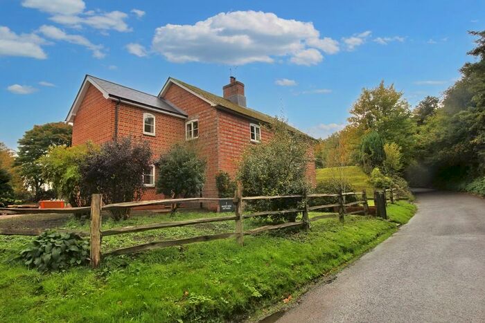 3 Bedroom Semi-Detached House To Rent In West Worldham, Alton, GU34