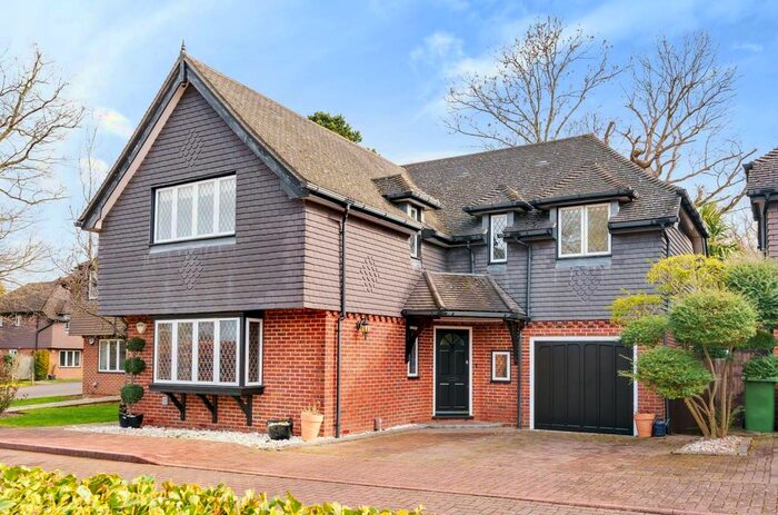 4 Bedroom Detached House To Rent In Parkfield View, Potters Bar, EN6