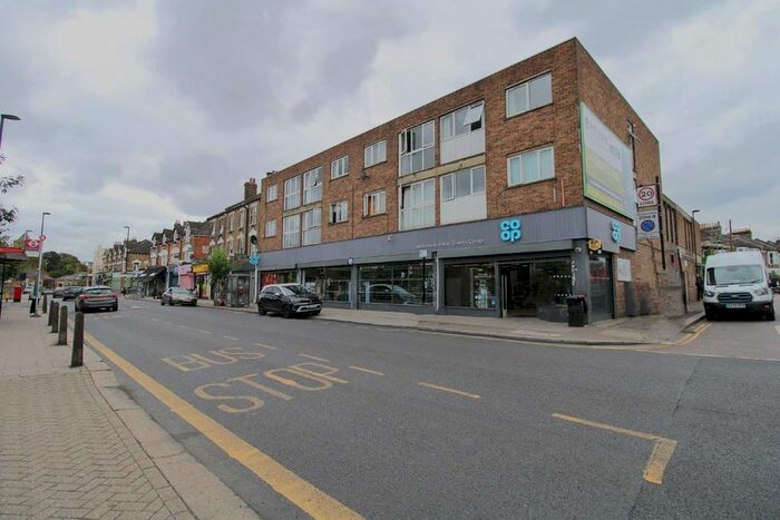 1 Bedroom Flat To Rent In Hither Green Lane, London, SE13