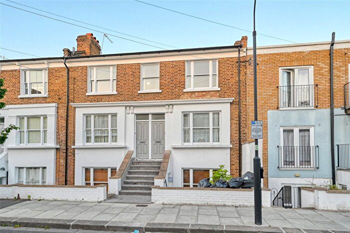 2 Bedroom Flat To Rent In Curwen Road, London, W12