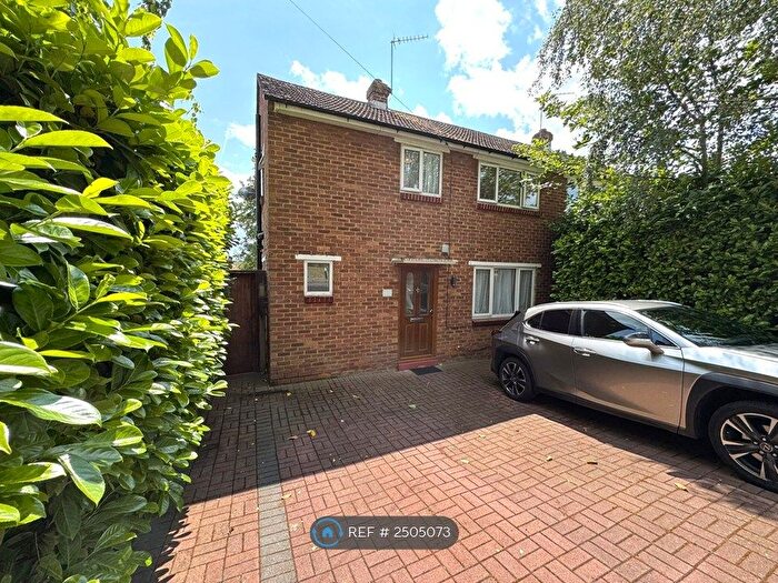 3 Bedroom Semi-Detached House To Rent In Maylands Drive, London, DA14