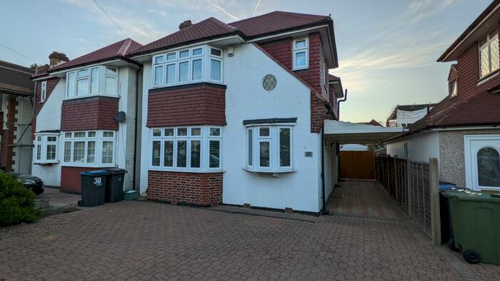 4 Bedroom Detached House To Rent In Van Dyck Avenue, New Malden, United Kingdom, KT3