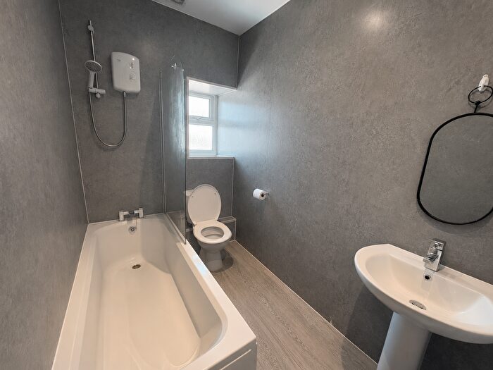 3 Bedroom Apartment To Rent In Durham Avenue, Flat, PL4